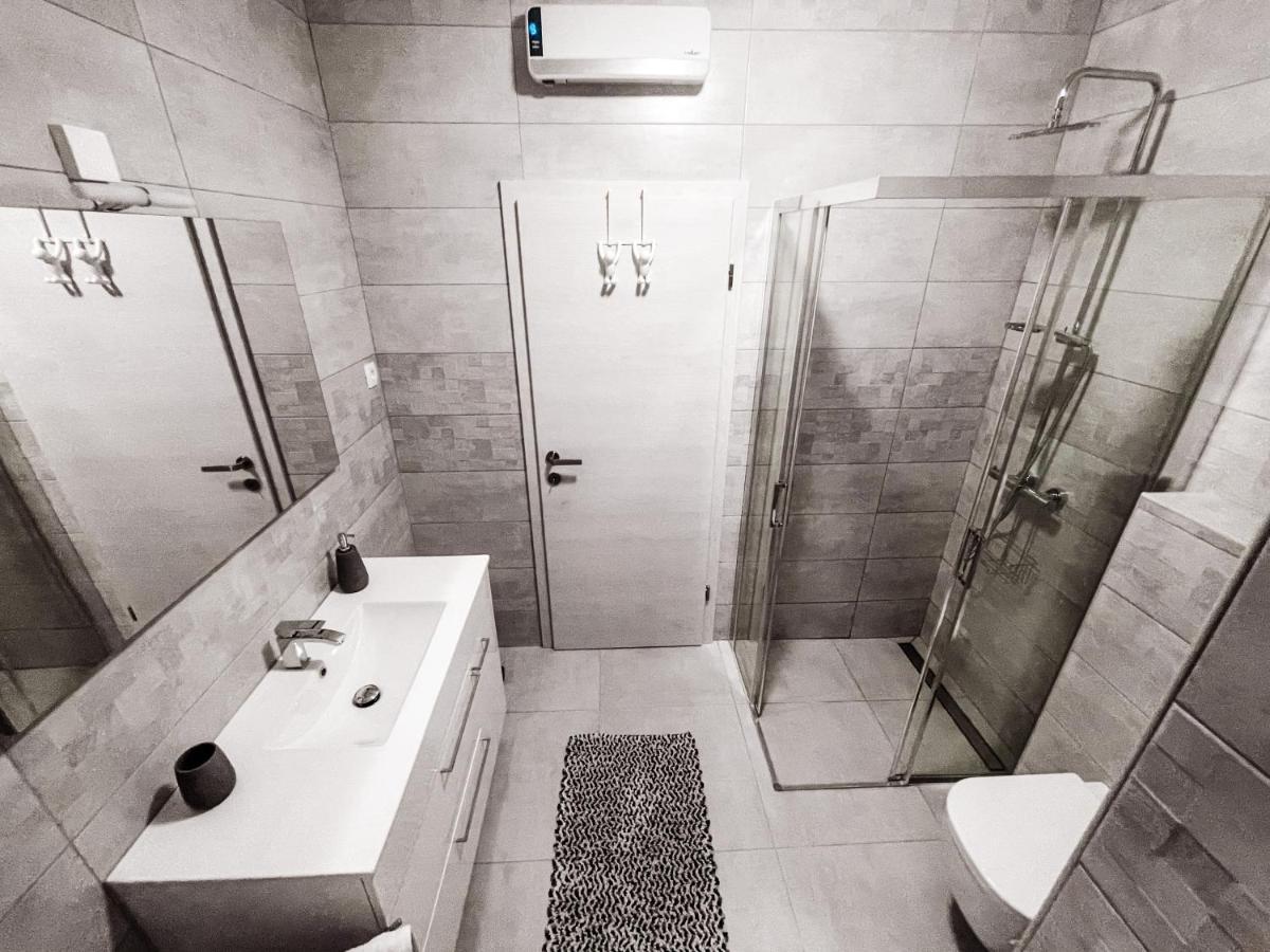 Riad Apartments Premium Zgornje Skofije Exteriör bild